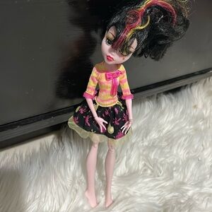 Draculaura monster high doll 11 inches